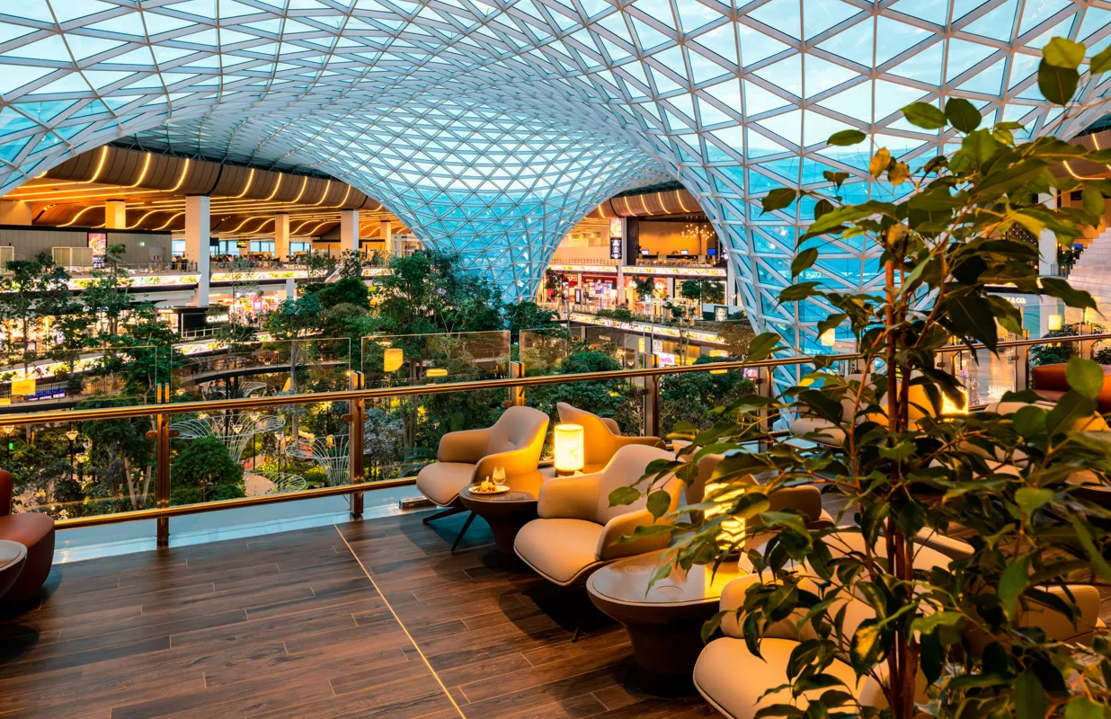 Qatar Airways — Al Mourjan Lounge